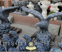 Set statuete vulturi pe stâncă, gri patinat, model S35. - 2